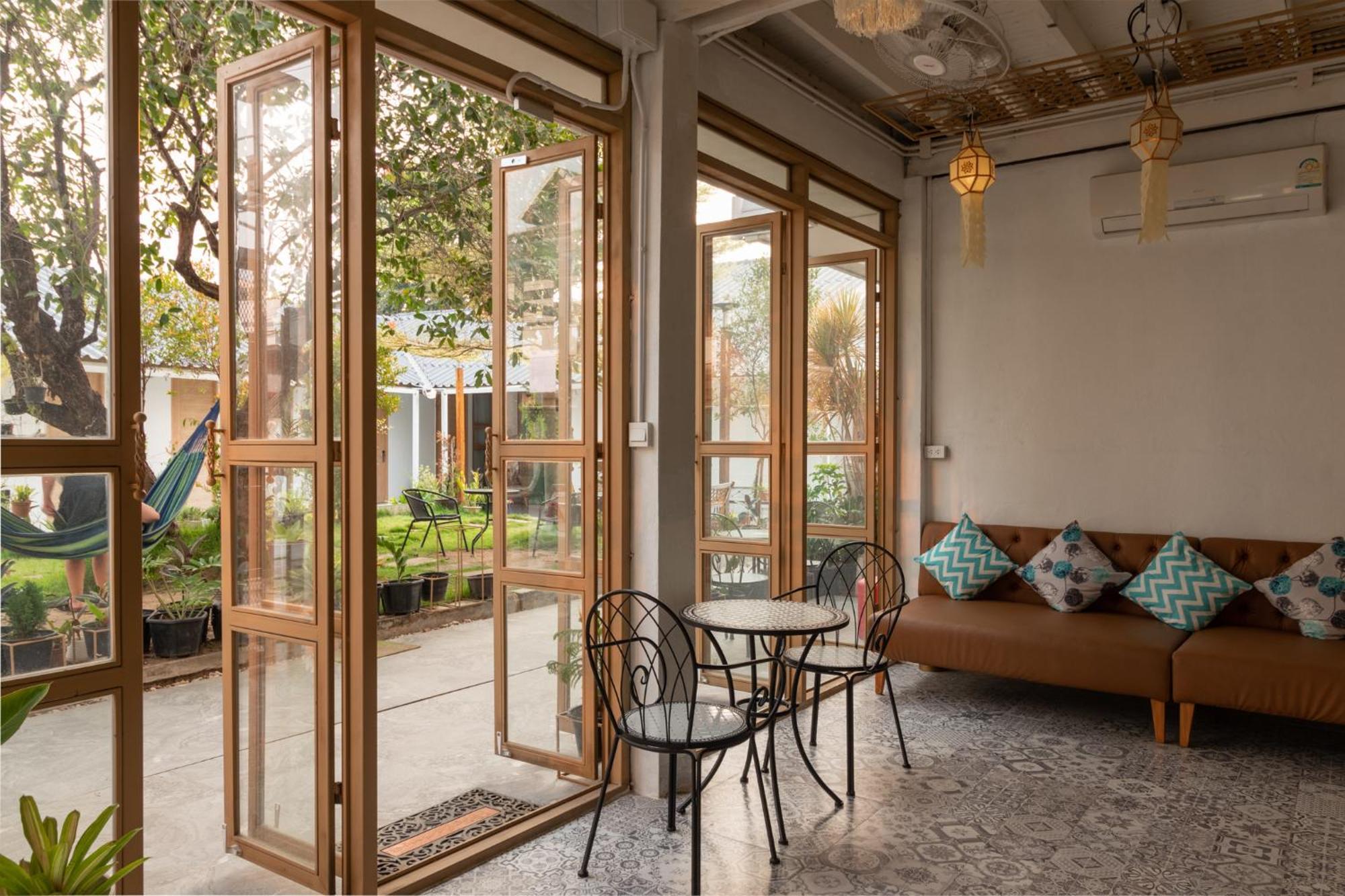 Sherva101 Home And Hostel Чиангмай Екстериор снимка